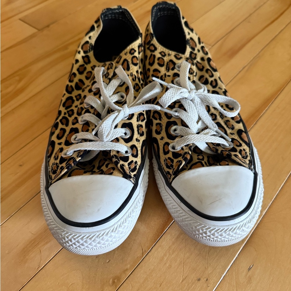 Converse Leopard print low top sneakers